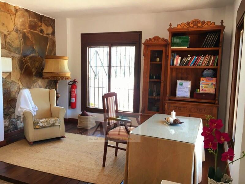 4 Schlafzimmer Landhaus zu verkaufen