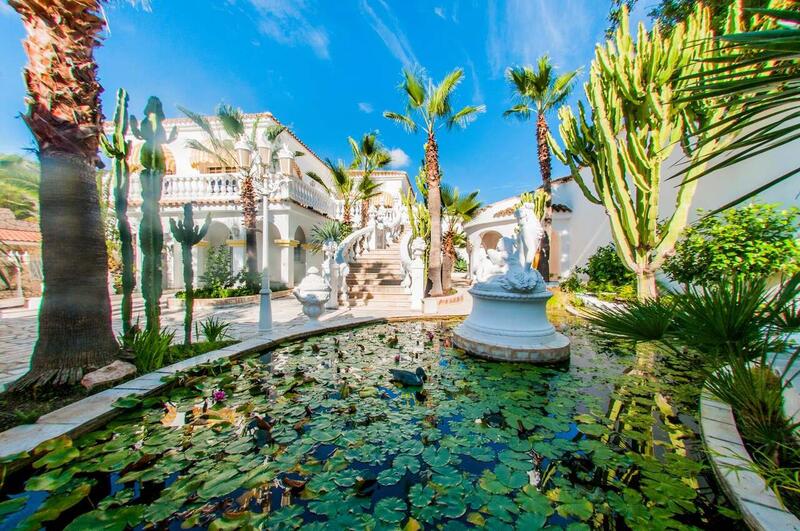 15 bedroom Villa for sale