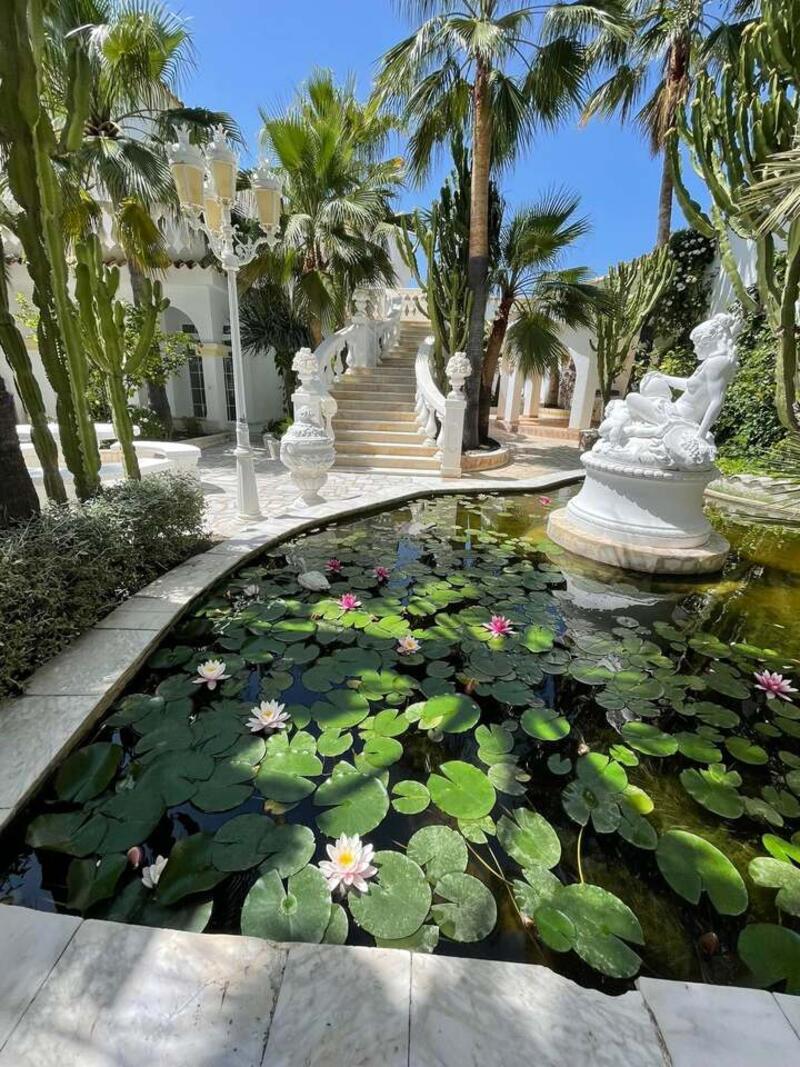 15 bedroom Villa for sale