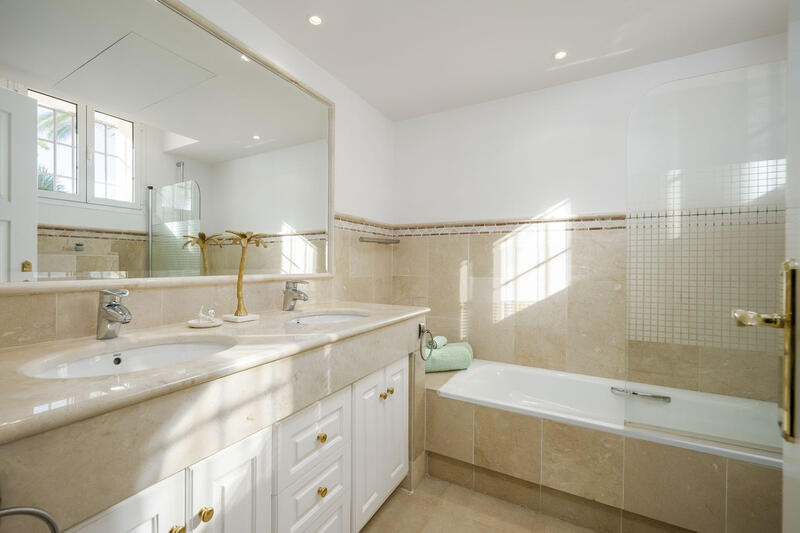 6 Cuarto Villa en venta