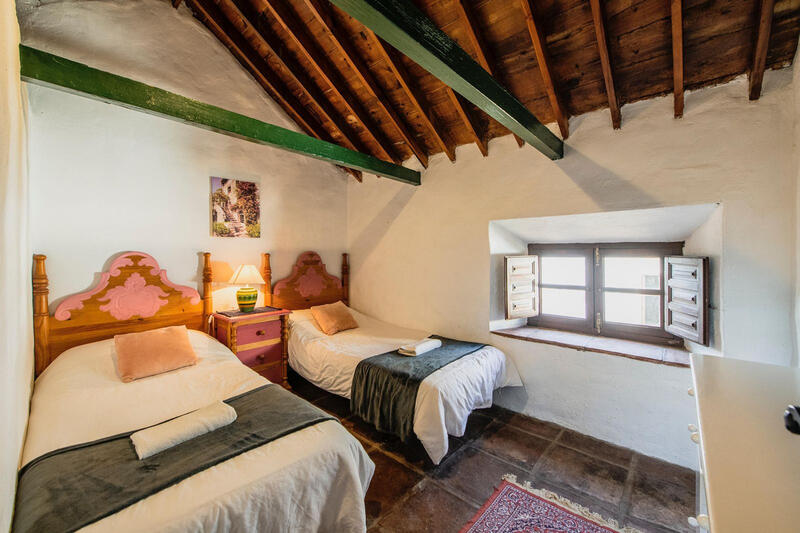 16 soverom Herregård til salgs