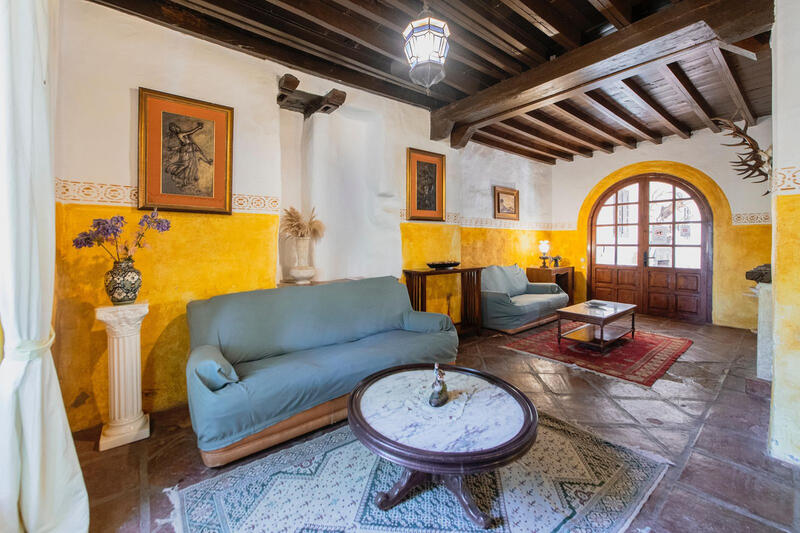 16 soverom Herregård til salgs