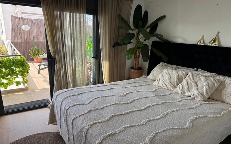 3 спальная комната городская тюрьма продается