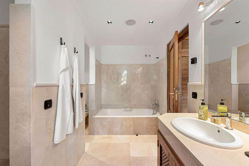 4 спальная комната вилла продается