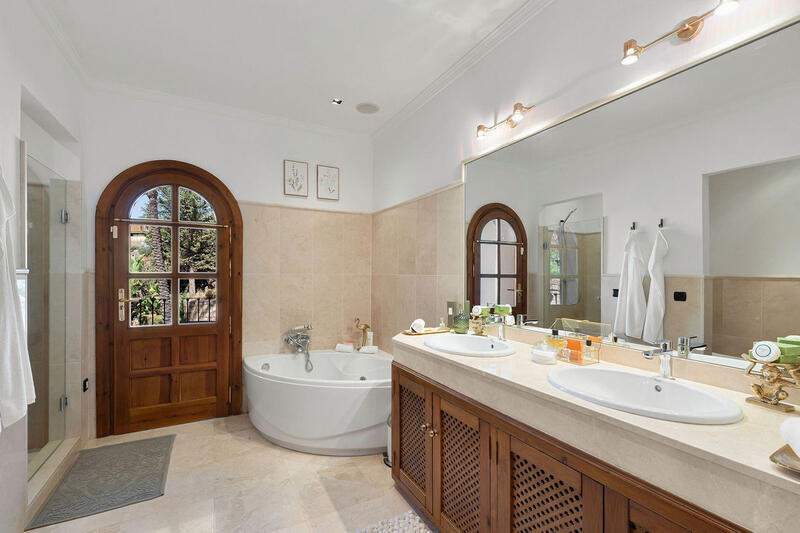 4 спальная комната вилла продается