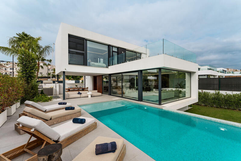 Villa til salgs i Estepona, Málaga