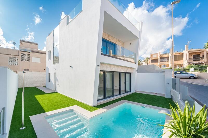Villa en venta en Torrevieja, Alicante