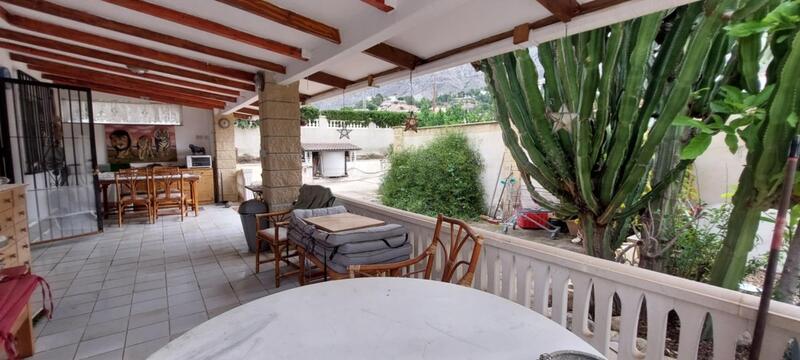 8 bedroom Villa for sale