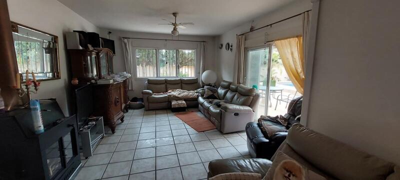 8 bedroom Villa for sale