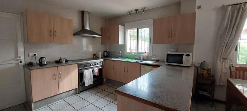 8 bedroom Villa for sale