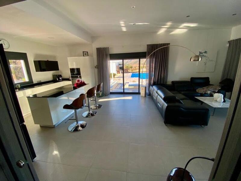 3 спальная комната вилла продается