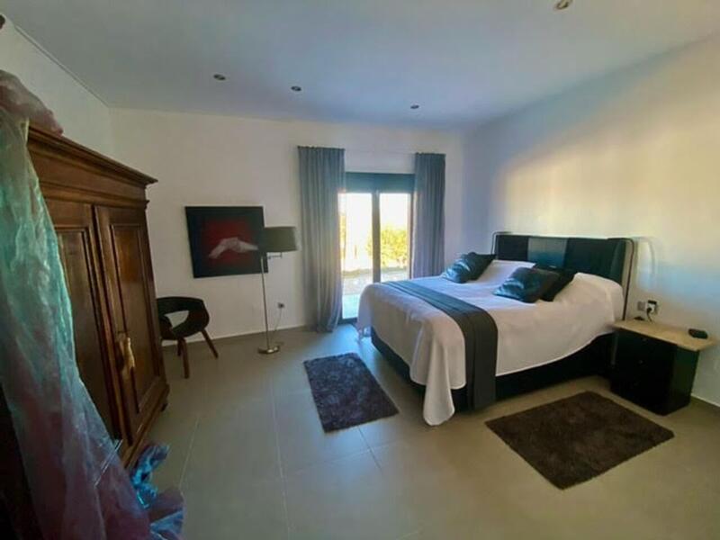 3 спальная комната вилла продается