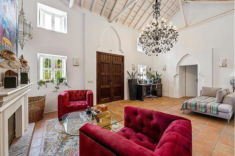 7 bedroom Villa for sale