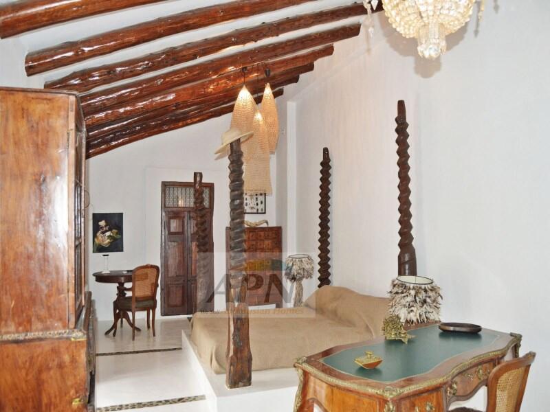 5 bedroom Country House for sale