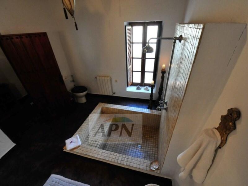 5 bedroom Country House for sale