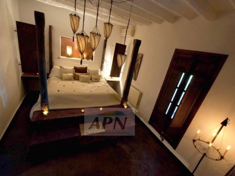 5 bedroom Country House for sale