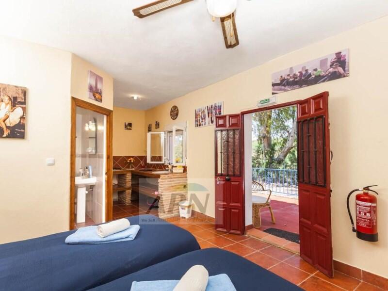 9 bedroom Country House for sale