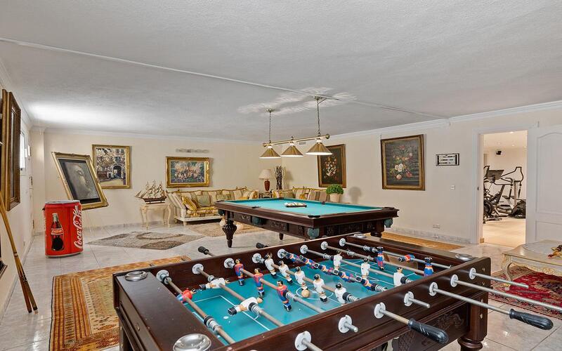 6 bedroom Villa for sale