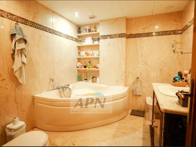 4 Schlafzimmer Stadthaus zu verkaufen