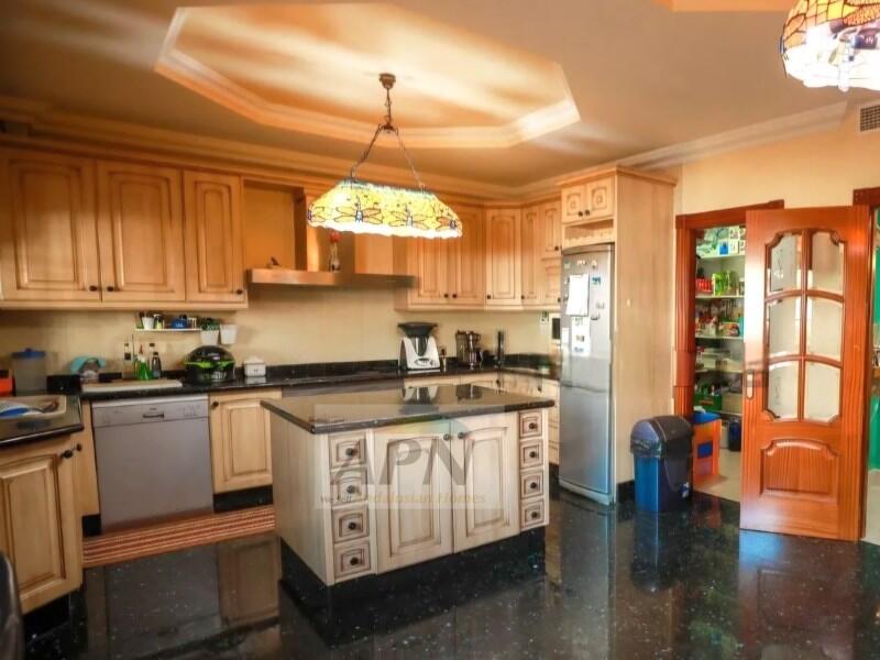 4 Schlafzimmer Stadthaus zu verkaufen