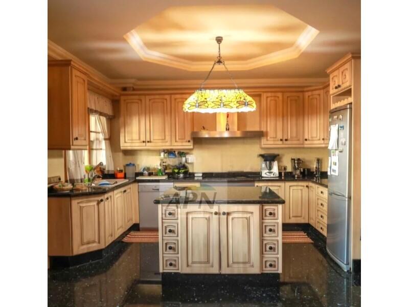 4 Schlafzimmer Stadthaus zu verkaufen