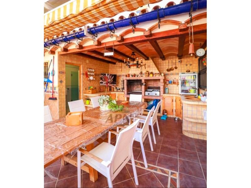 4 Schlafzimmer Stadthaus zu verkaufen