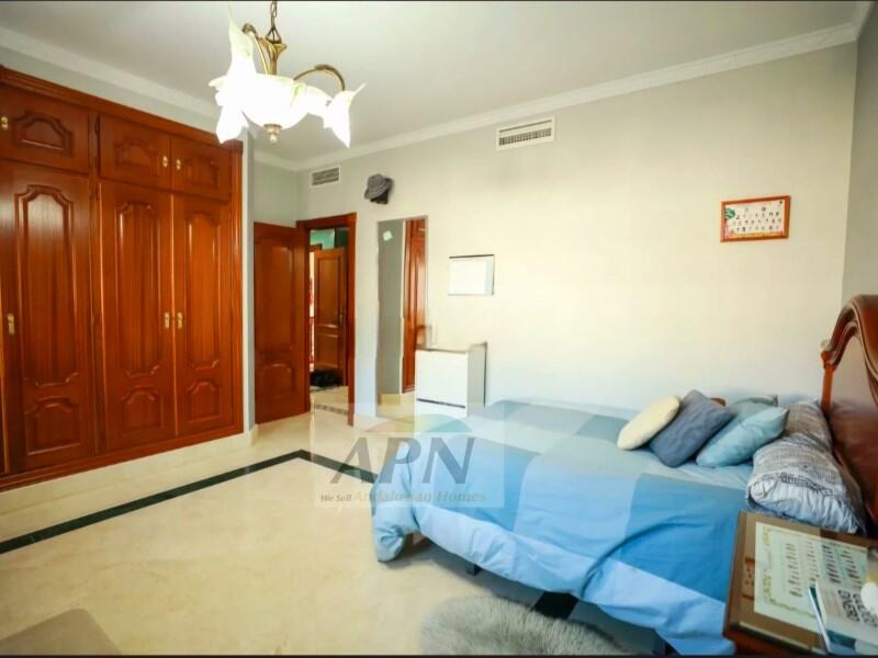 4 Schlafzimmer Stadthaus zu verkaufen