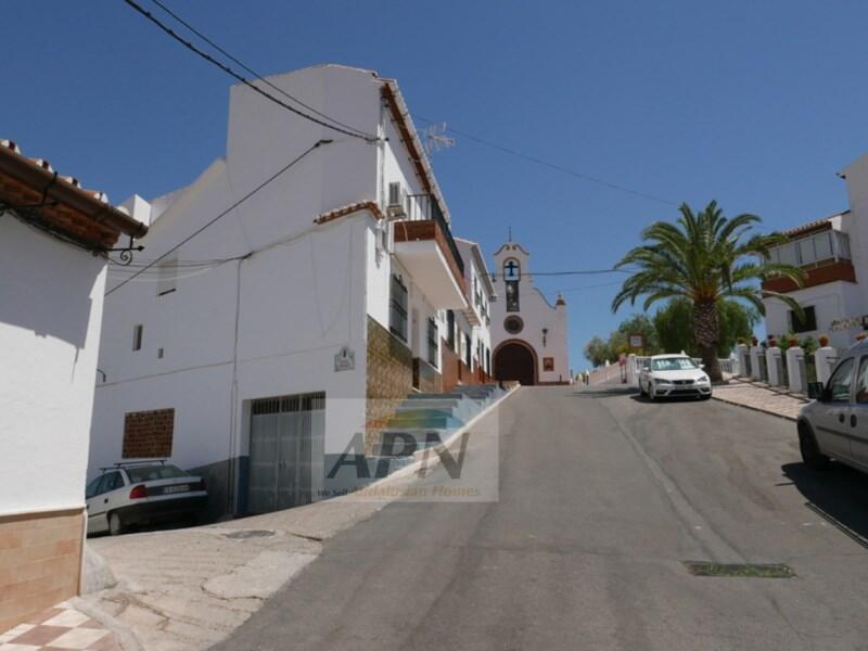 4 bedroom Townhouse for sale