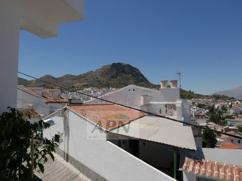 4 bedroom Townhouse for sale