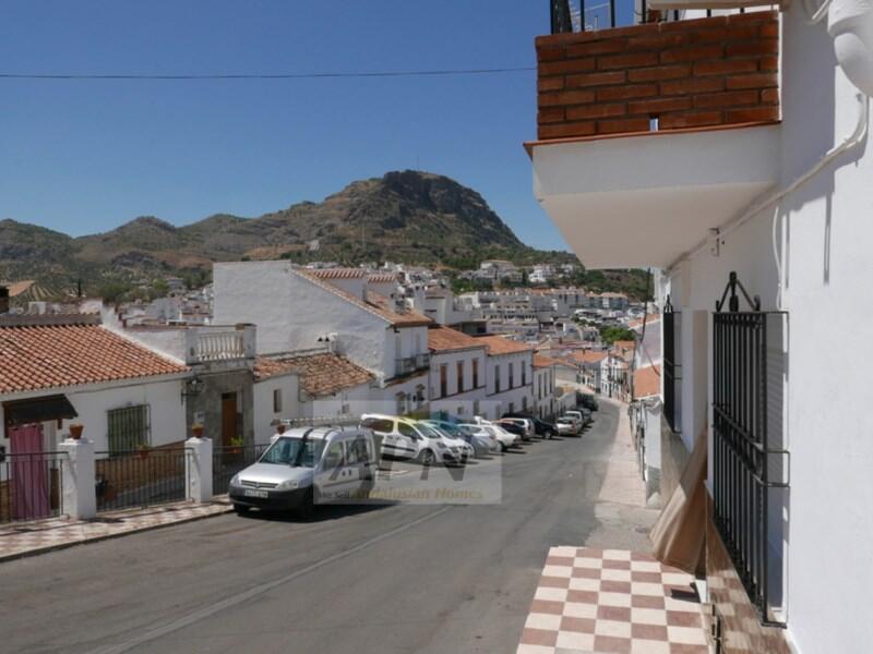 4 bedroom Townhouse for sale