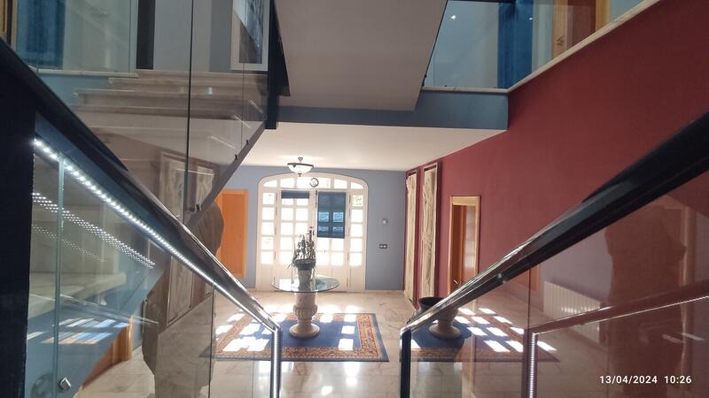 8 bedroom Country House for sale