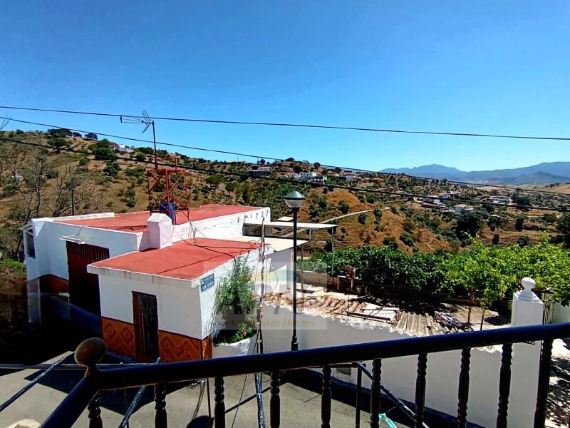 4 bedroom Townhouse for sale