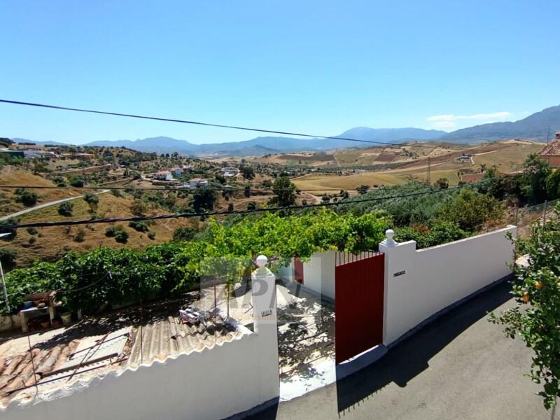 4 bedroom Townhouse for sale