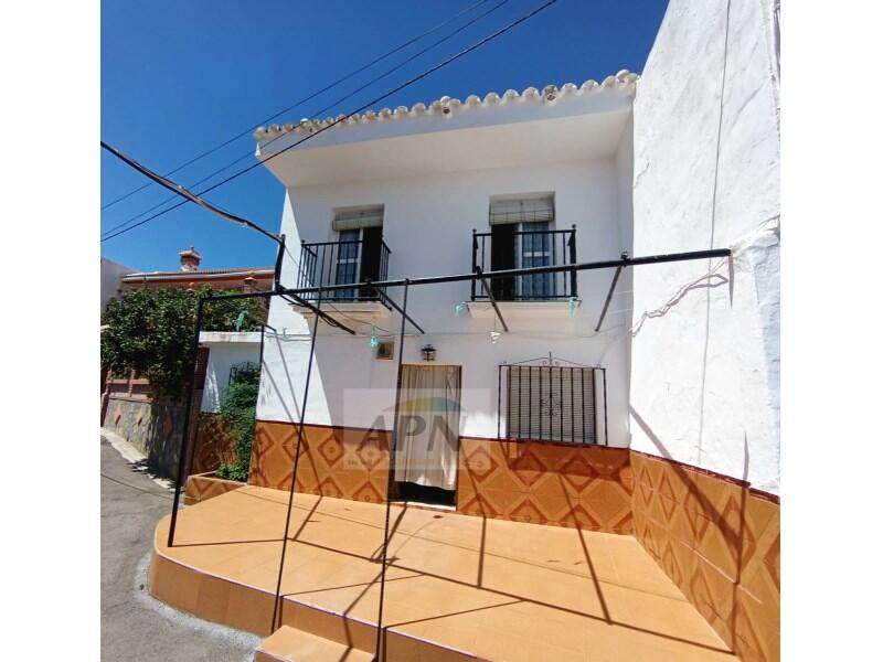 4 bedroom Townhouse for sale