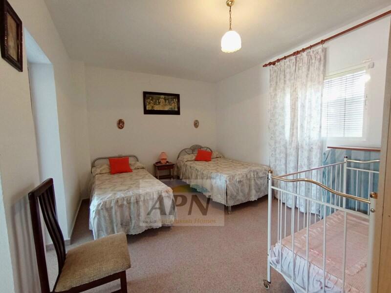 4 bedroom Townhouse for sale