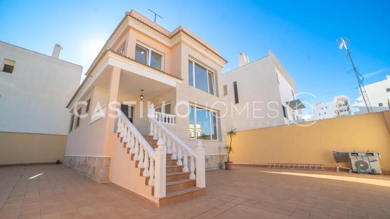 Villa zu verkaufen in Orihuela Costa, Alicante