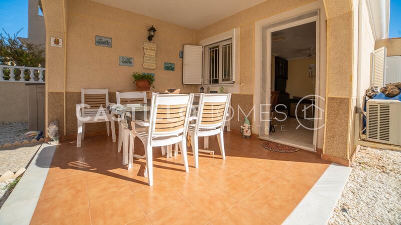 2 bedroom Townhouse for sale