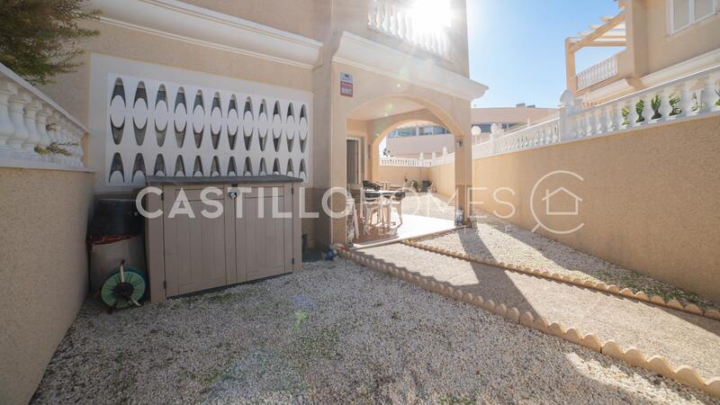 2 bedroom Townhouse for sale