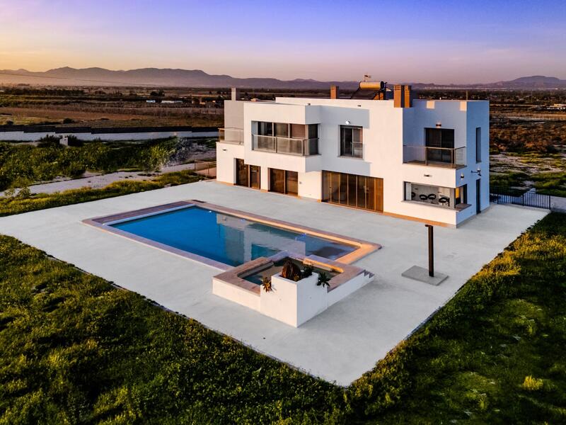 5 bedroom Villa for sale