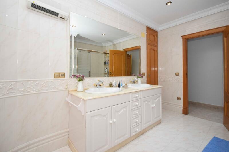 5 Schlafzimmer Landhaus zu verkaufen