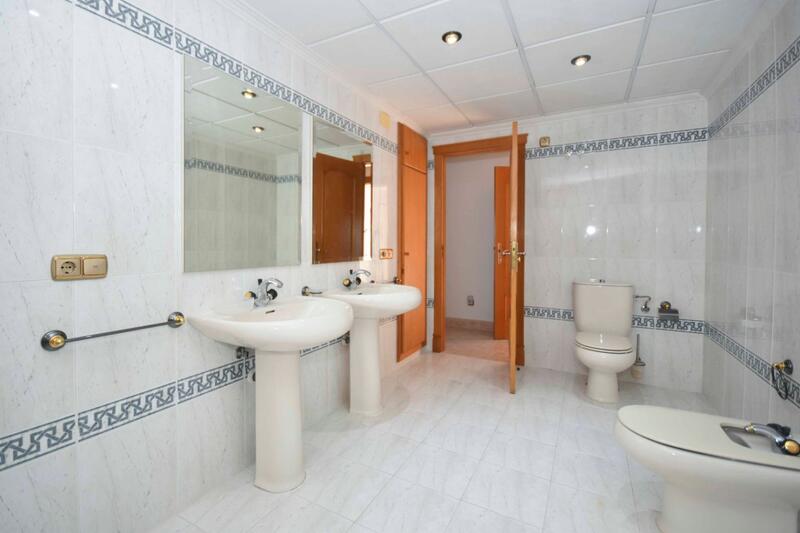 5 Schlafzimmer Landhaus zu verkaufen