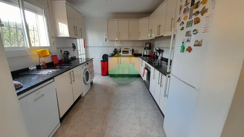 3 спальная комната вилла продается