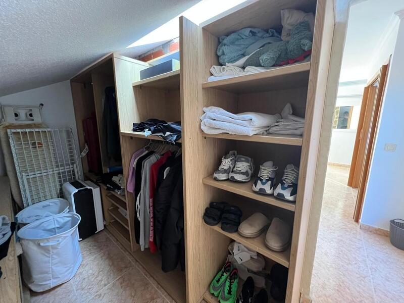 4 bedroom Townhouse for sale