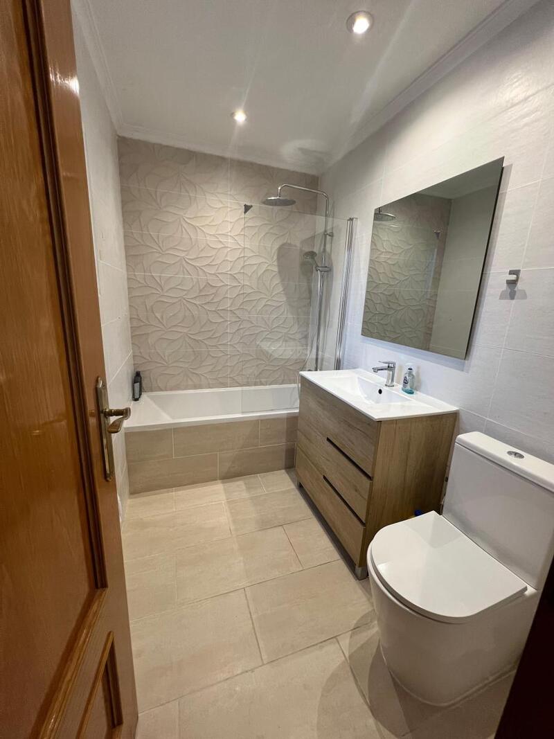 4 bedroom Townhouse for sale