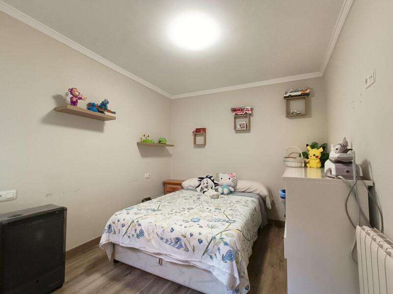 5 bedroom Townhouse for sale