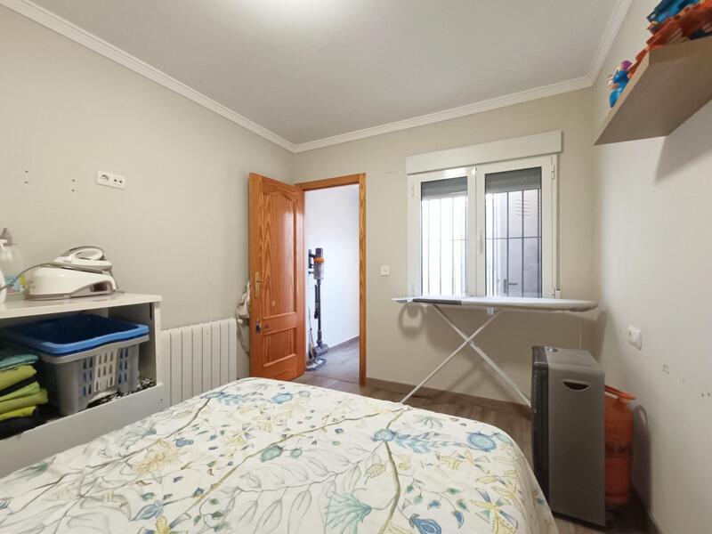 5 bedroom Townhouse for sale