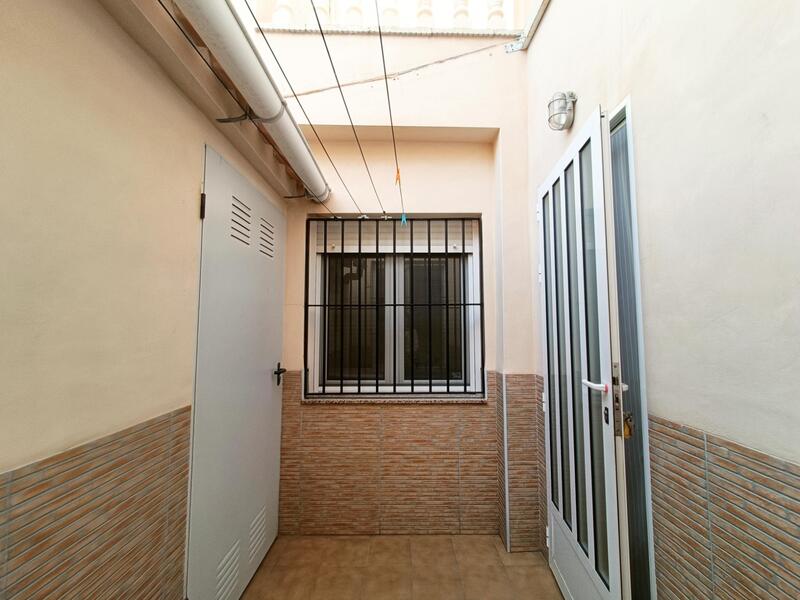 5 bedroom Townhouse for sale