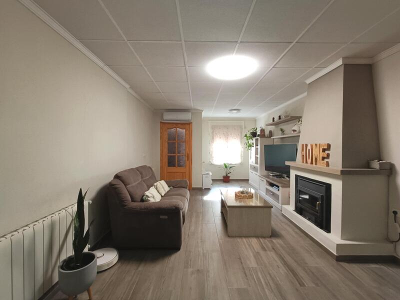 5 bedroom Townhouse for sale