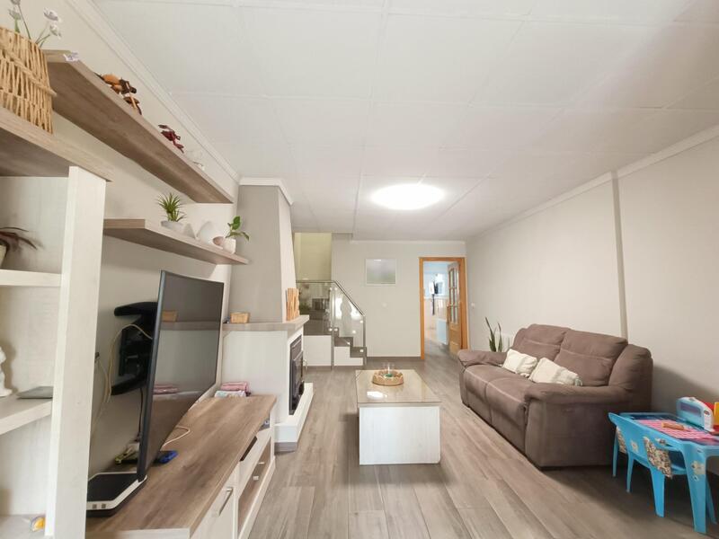 5 bedroom Townhouse for sale