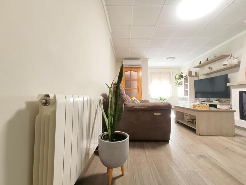 5 bedroom Townhouse for sale